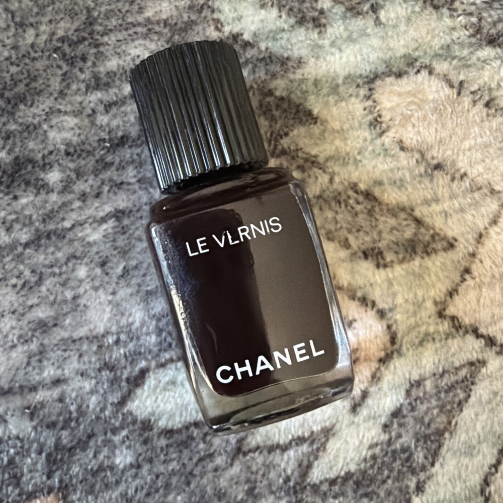 NEW CHANEL Paris le Vernis Nail Polish/947 Desir Deep Plum 0.4 Fl Oz